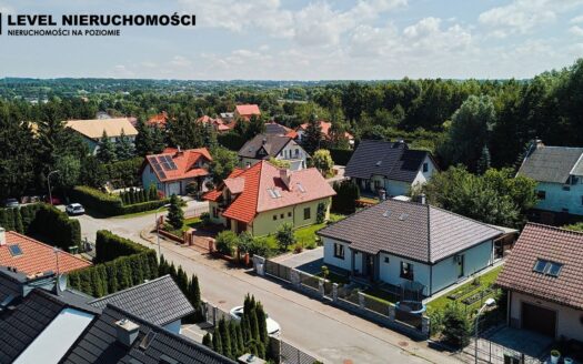 Dom wolnostojący w mieście